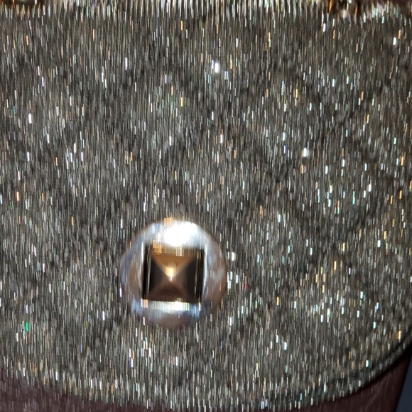 Crossbody Chain strap evening purse. Lined Silver quilted pattern shiny - Picture 2 of 7